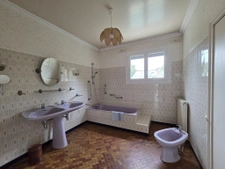 A VENDRE ELEGANTE DEMEURE FAMILIALE AVEC APPARTEMENT INDEPEN