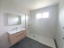 MAISON NEO-BRETONNE 5 CHAMBRES  GRAND TERRAIN AVEC VERGER A 