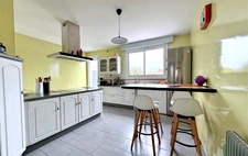 Maison familiale rénovée avec volumes rares   Quartier Saint