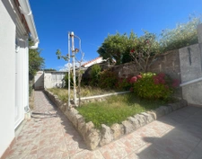 EXCLUSIVITÉ   Maison de ville rénovée avec jardin et accès i