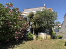 Maison familiale rénovée avec volumes rares   Quartier Saint