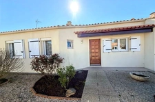 Maison de plain-pied 3 chambres   Grand garage et jardin clo