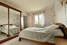 Maison de plain-pied 3 chambres   Grand garage et jardin clo