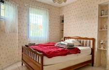 Maison de plain-pied 3 chambres   Grand garage et jardin clo