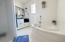 Maison de plain-pied avec jardin arboré, secteur Château d'O