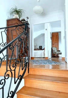 Maison familiale rénovée avec volumes rares   Quartier Saint