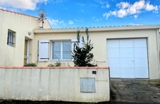 Maison familiale à proximité immédiate du bourg 