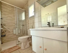 Maison de plain-pied 3 chambres   Grand garage et jardin clo