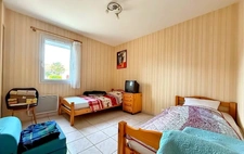 Maison de plain-pied 3 chambres   Grand garage et jardin clo