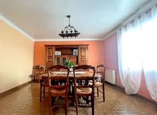 Maison familiale à proximité immédiate du bourg 