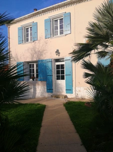 MAISON CHARENTAISE AVEC STUDIO PISCINE DEPENDANCES  247 M2