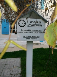 MAISON CHARENTAISE AVEC STUDIO PISCINE DEPENDANCES  247 M2