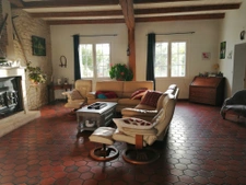 MAISON CHARENTAISE AVEC STUDIO PISCINE DEPENDANCES  247 M2