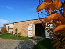 MAISON CHARENTAISE AVEC STUDIO PISCINE DEPENDANCES  247 M2