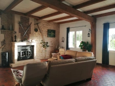 MAISON CHARENTAISE AVEC STUDIO PISCINE DEPENDANCES  247 M2