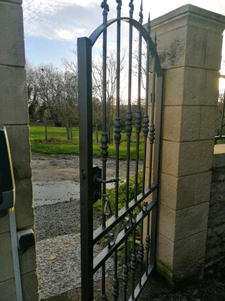 MAISON CHARENTAISE AVEC STUDIO PISCINE DEPENDANCES  247 M2