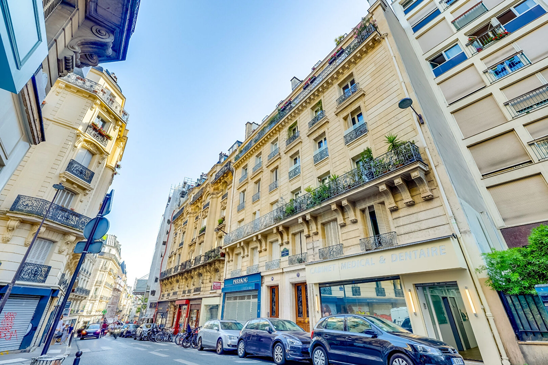 PARIS  - 9 - MARTYRS 15