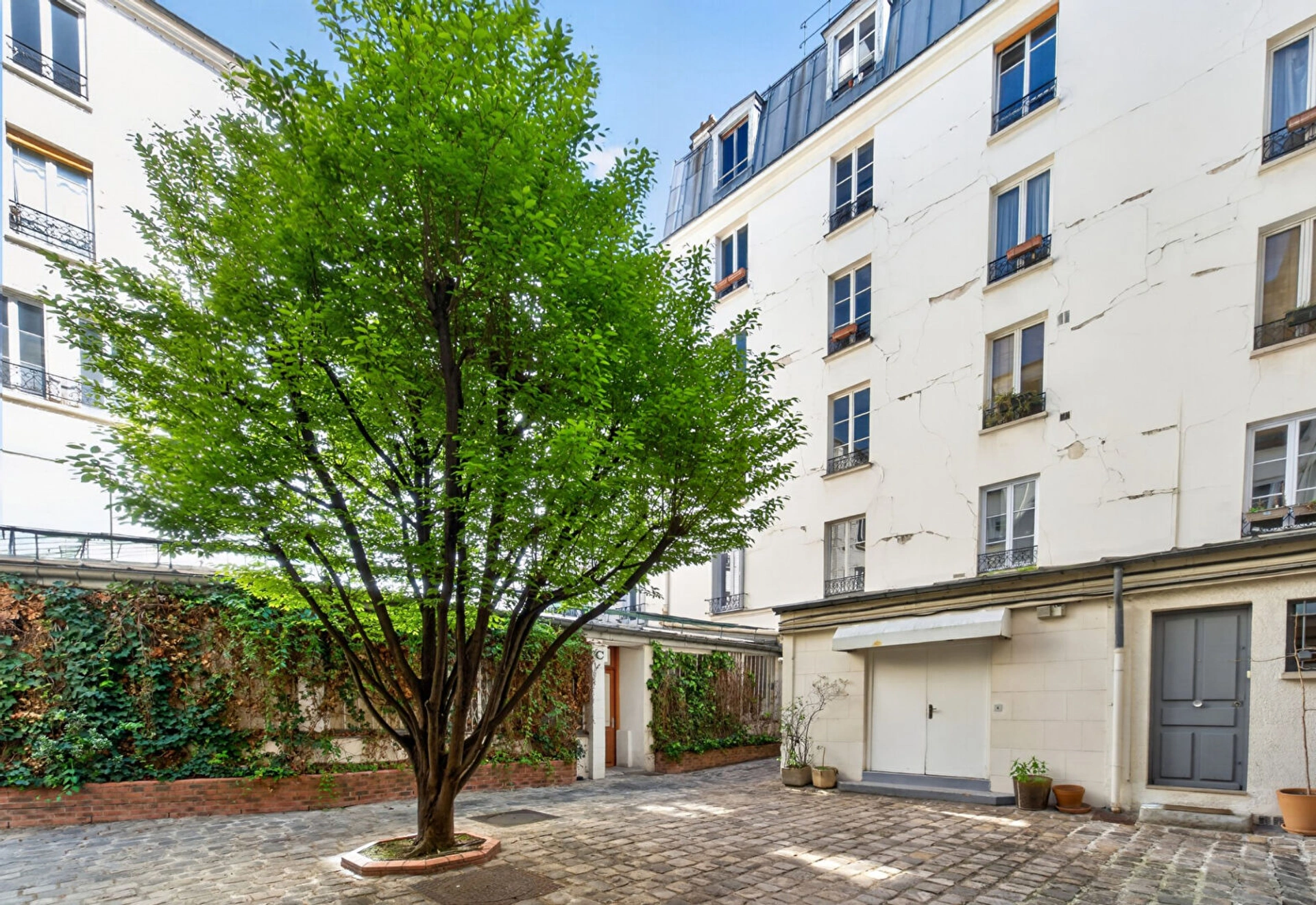 PARIS 10 - VILLAGE SAINT MARTIN 6