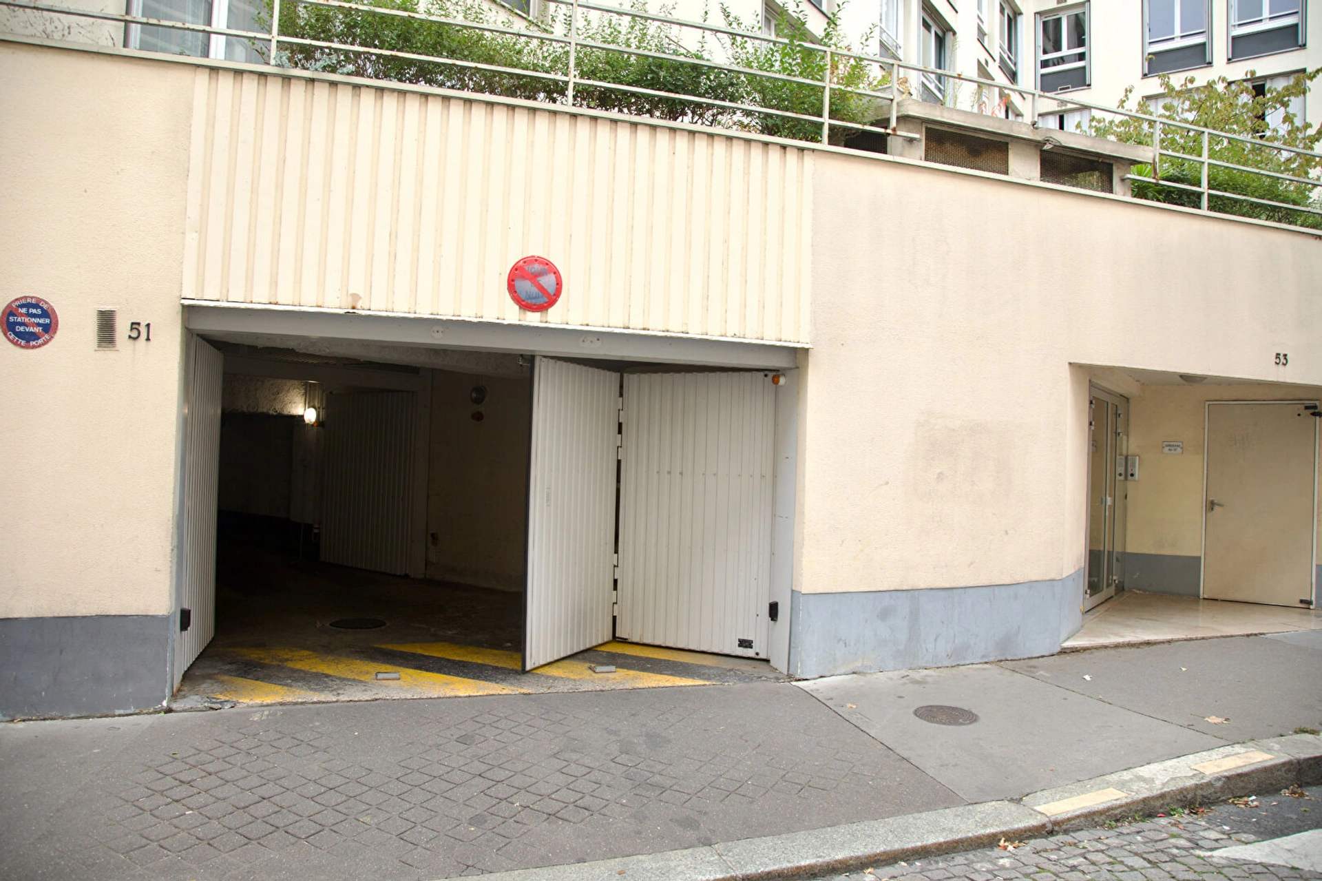 PARIS 75020 PLACE DE PARKING dans résidence (Rue Etienne Marey) 5