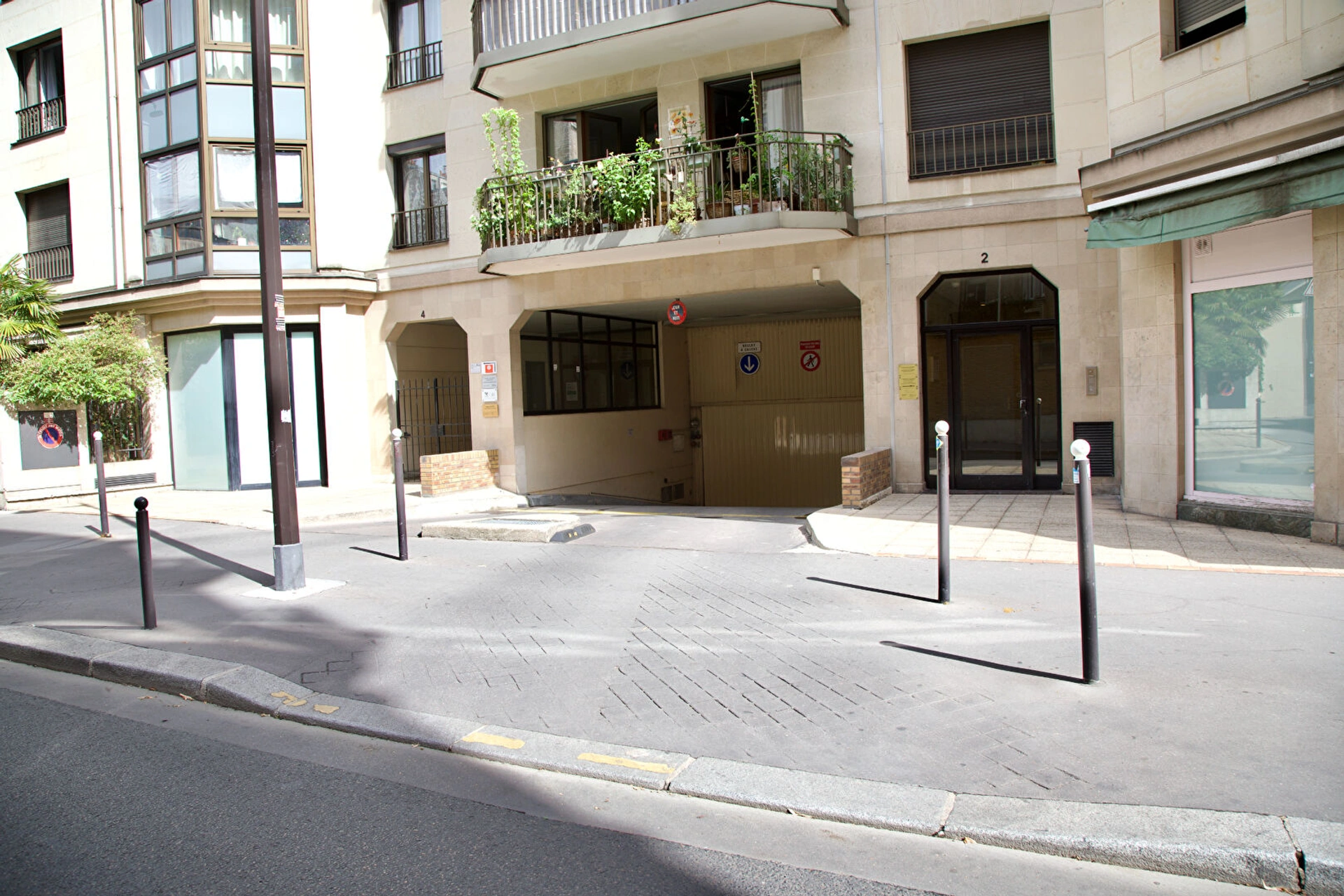 PARIS 75011 - RUE DE CHÂTILLON 1
