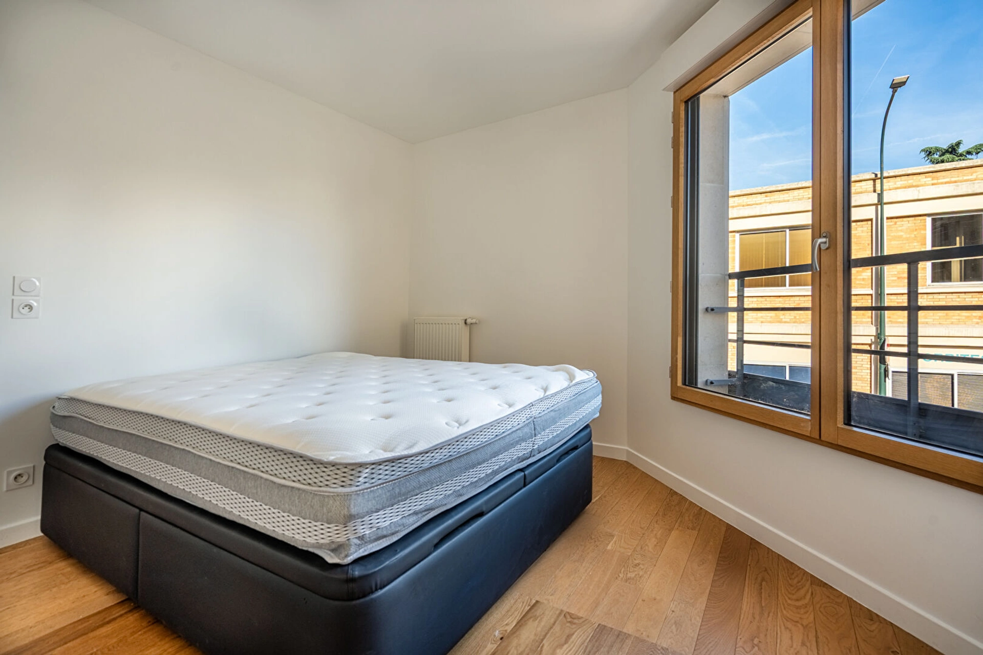 CLICHY 92110 RUE DE L'AVENIR 5