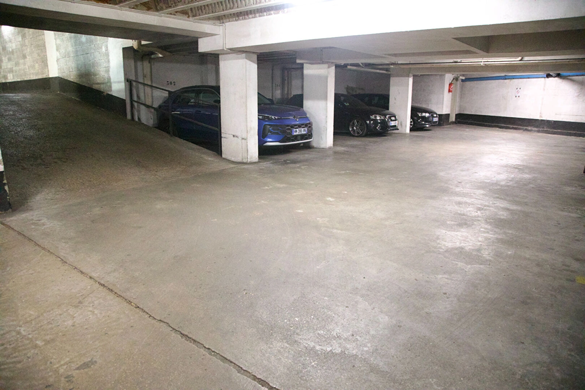 PARIS 75020 PLACE DE PARKING dans résidence (Rue Etienne Marey) 2