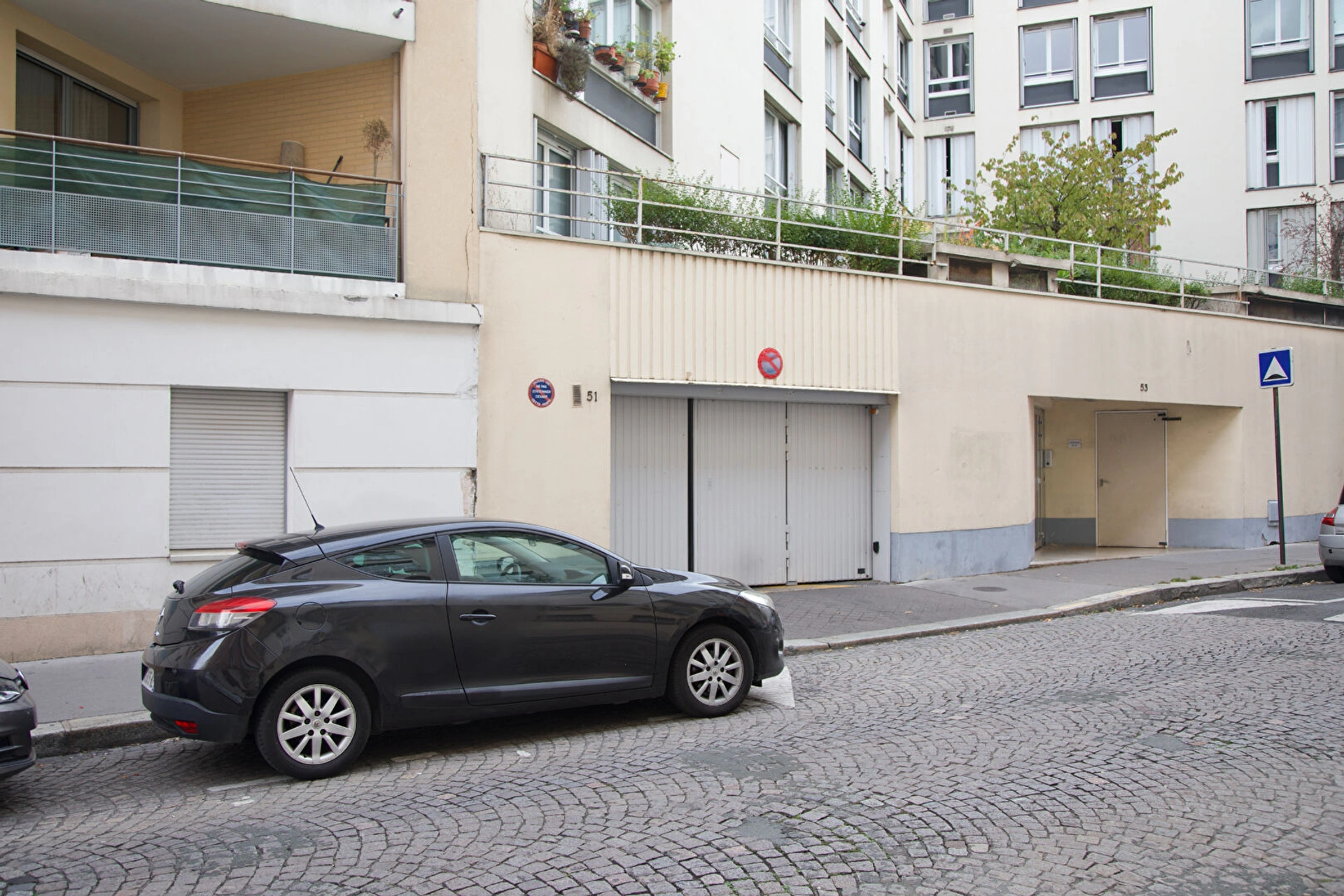 PARIS 75020 PLACE DE PARKING dans résidence (Rue Etienne Marey) 4