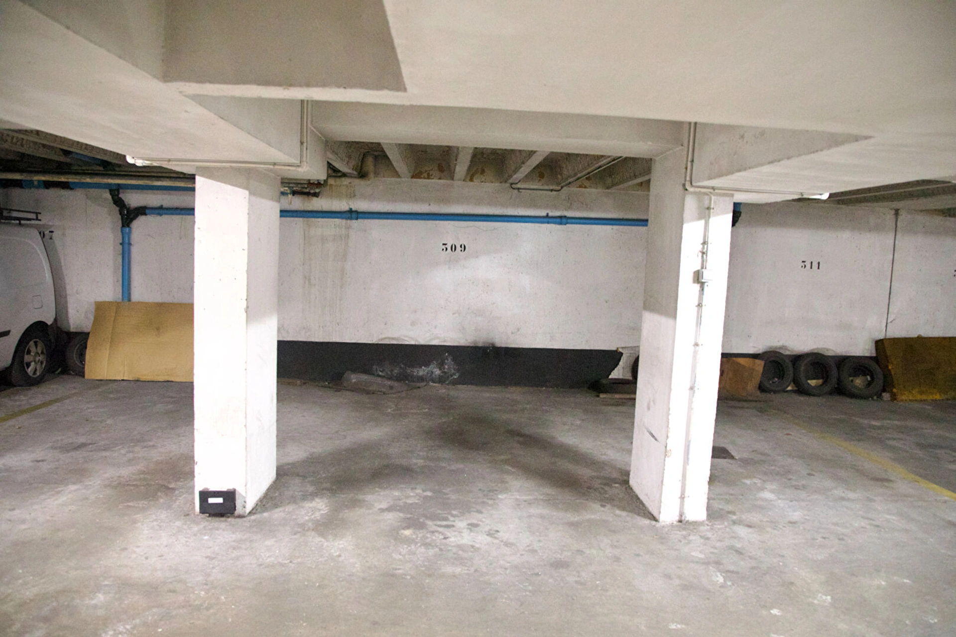 PARIS 75020 PLACE DE PARKING dans résidence (Rue Etienne Marey) 3