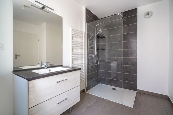 CLICHY 92110 RUE DE L'AVENIR 10