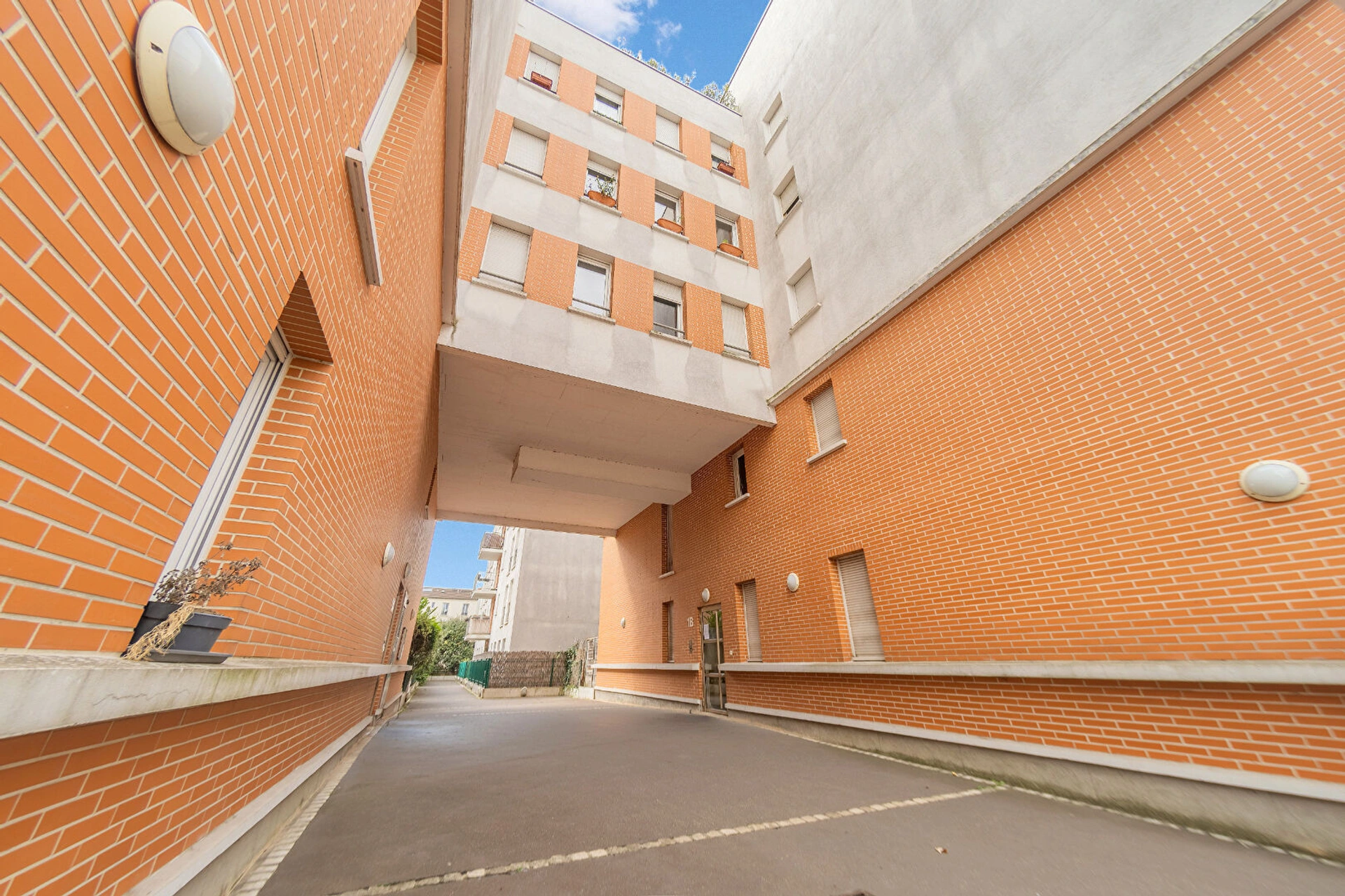 MONTREUIL - BAS MONTREUIL EST 12