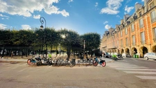 PARIS 3 - PLACE DES VOSGES 1