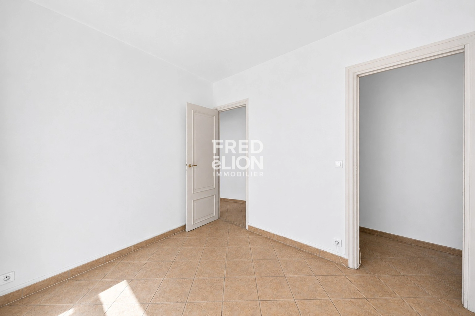 Appartement 2 pièces - PARIS 11EME - PROFESSION LIBERALE 7