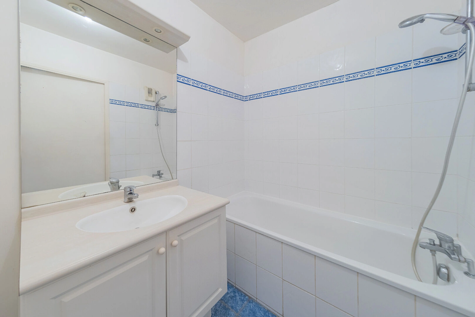 MONTREUIL - BAS MONTREUIL EST 8