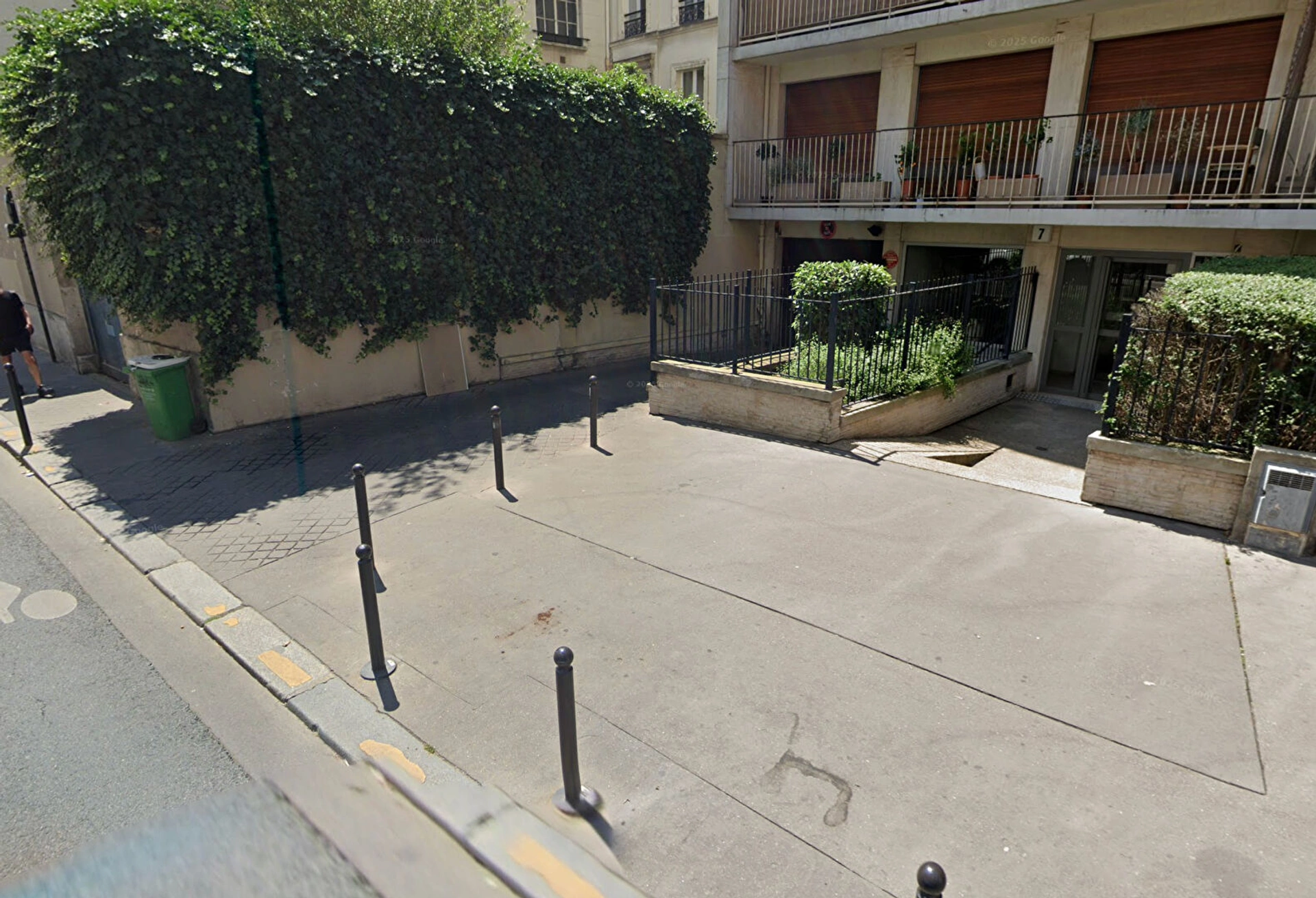 Parking sécurisé en sous-sol - Paris 11 1