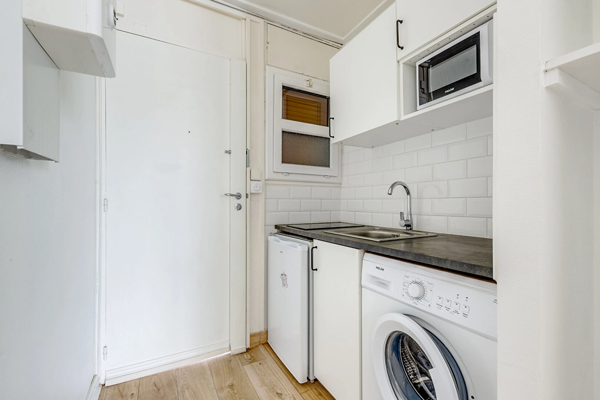 CHATILLON - PARC ANDRÉ MALRAUX.- STUDIO AVEC BALCON . 8