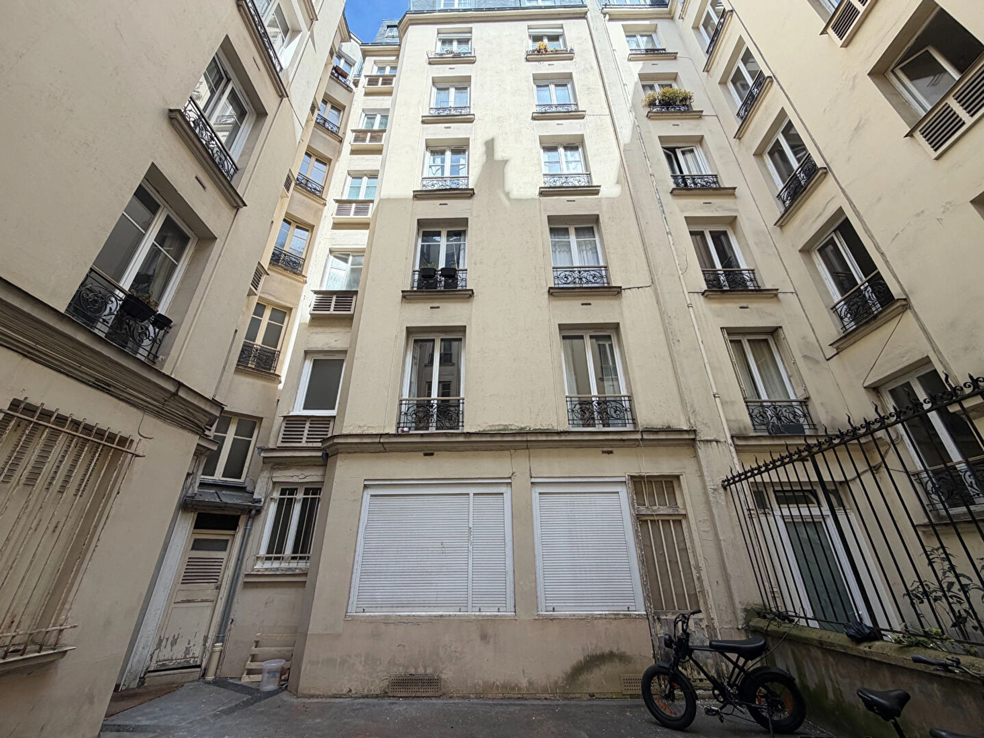 LOCAL COMMERCIAL - CHATEAU LANDON 12