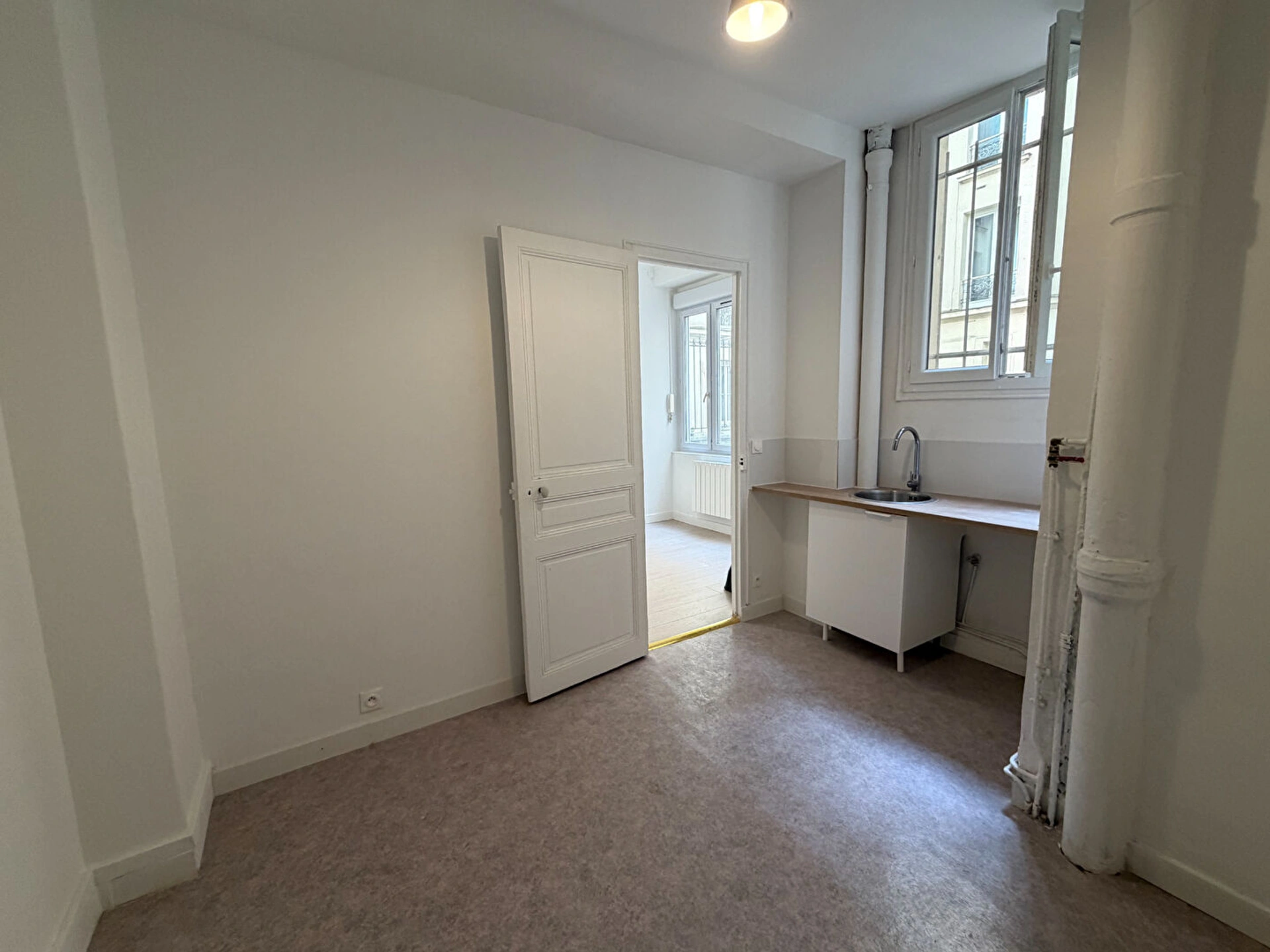 LOCAL COMMERCIAL - CHATEAU LANDON 10