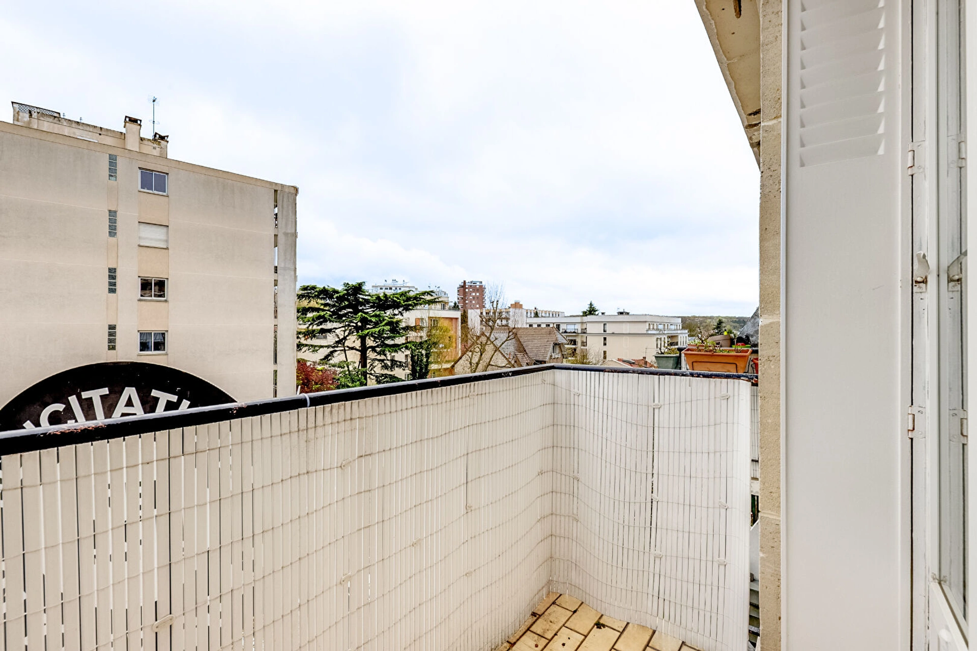 CHATILLON - PARC ANDRÉ MALRAUX.- STUDIO AVEC BALCON . 14
