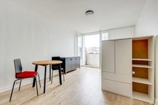 CHATILLON - PARC ANDRÉ MALRAUX.- STUDIO AVEC BALCON . 4