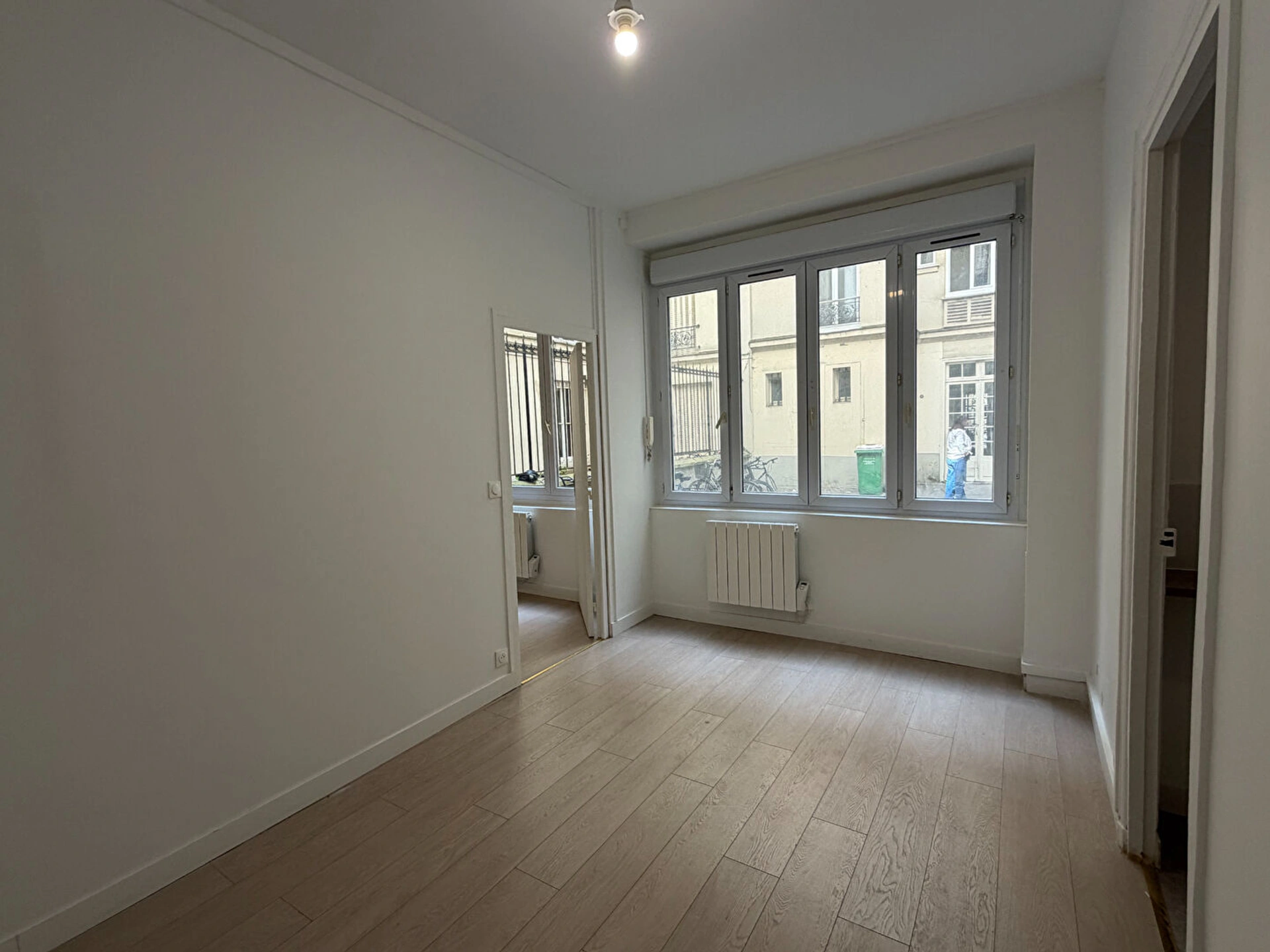 LOCAL COMMERCIAL - CHATEAU LANDON 1