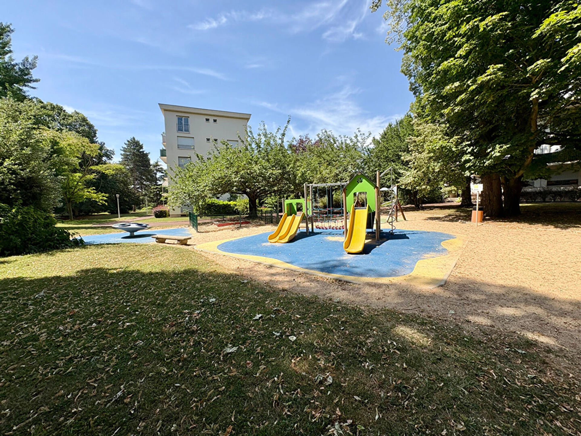 LE PLESSIS BOUCHARD  - LE CLOS SAINT GEORGES 15