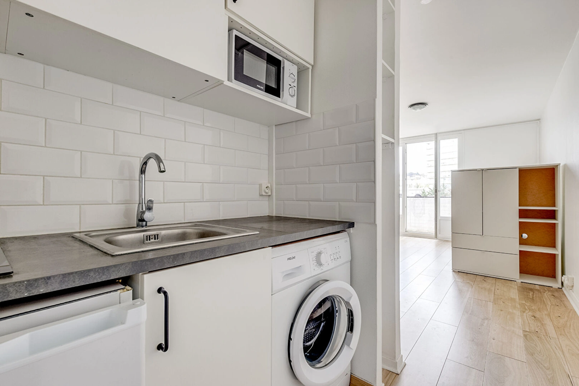 CHATILLON - PARC ANDRÉ MALRAUX.- STUDIO AVEC BALCON . 5