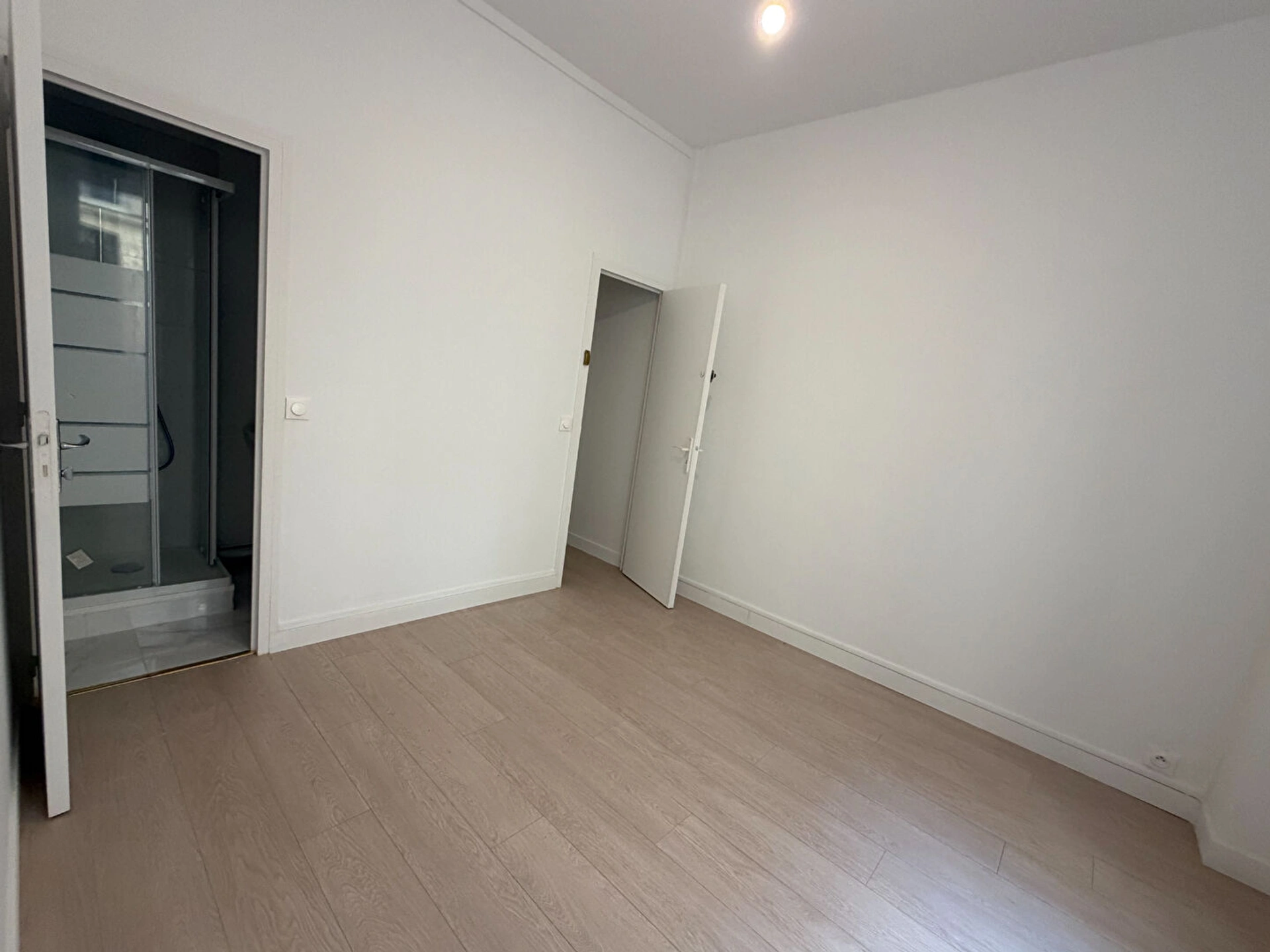 LOCAL COMMERCIAL - CHATEAU LANDON 8