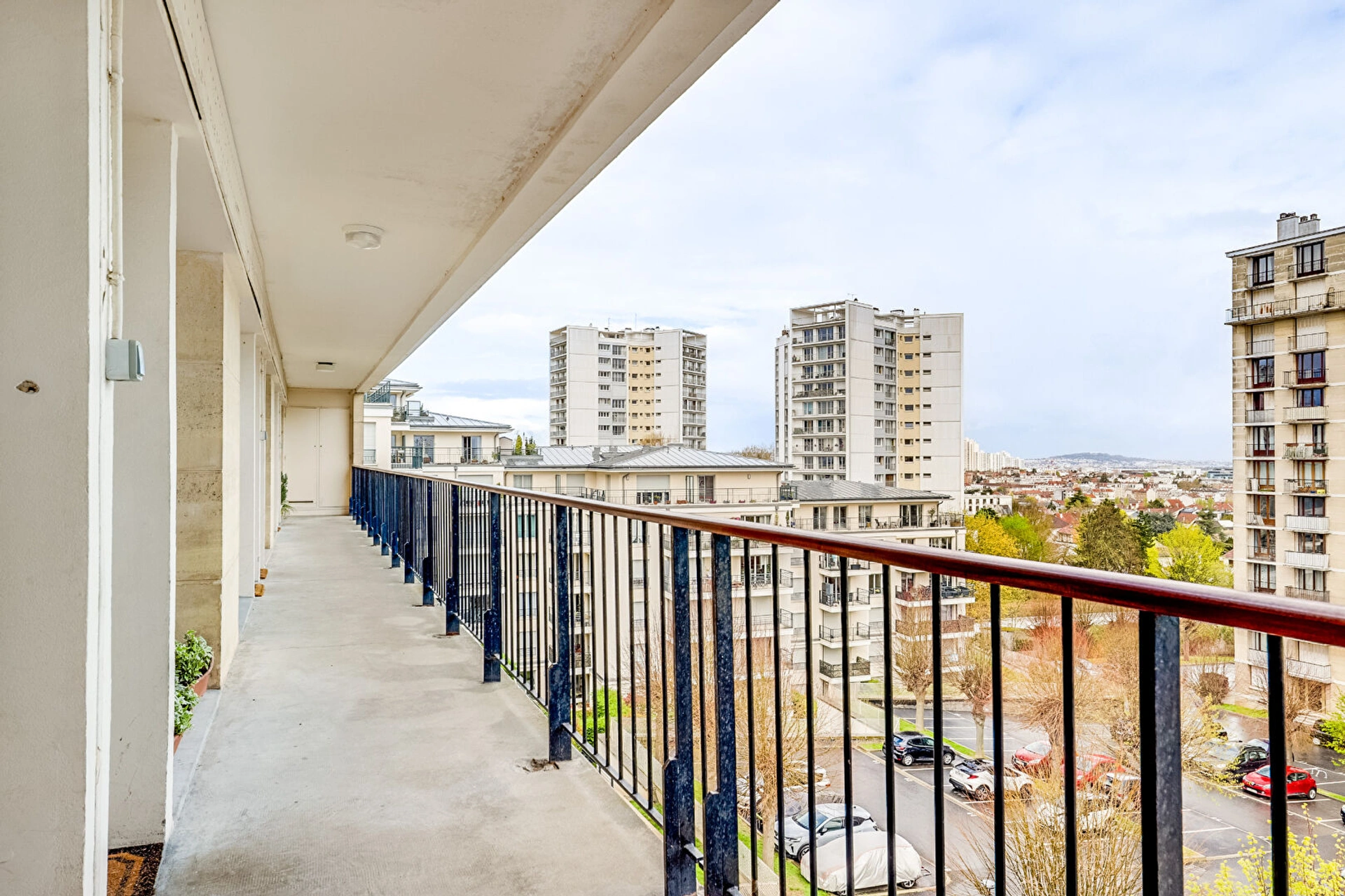 CHATILLON - PARC ANDRÉ MALRAUX.- STUDIO AVEC BALCON . 13