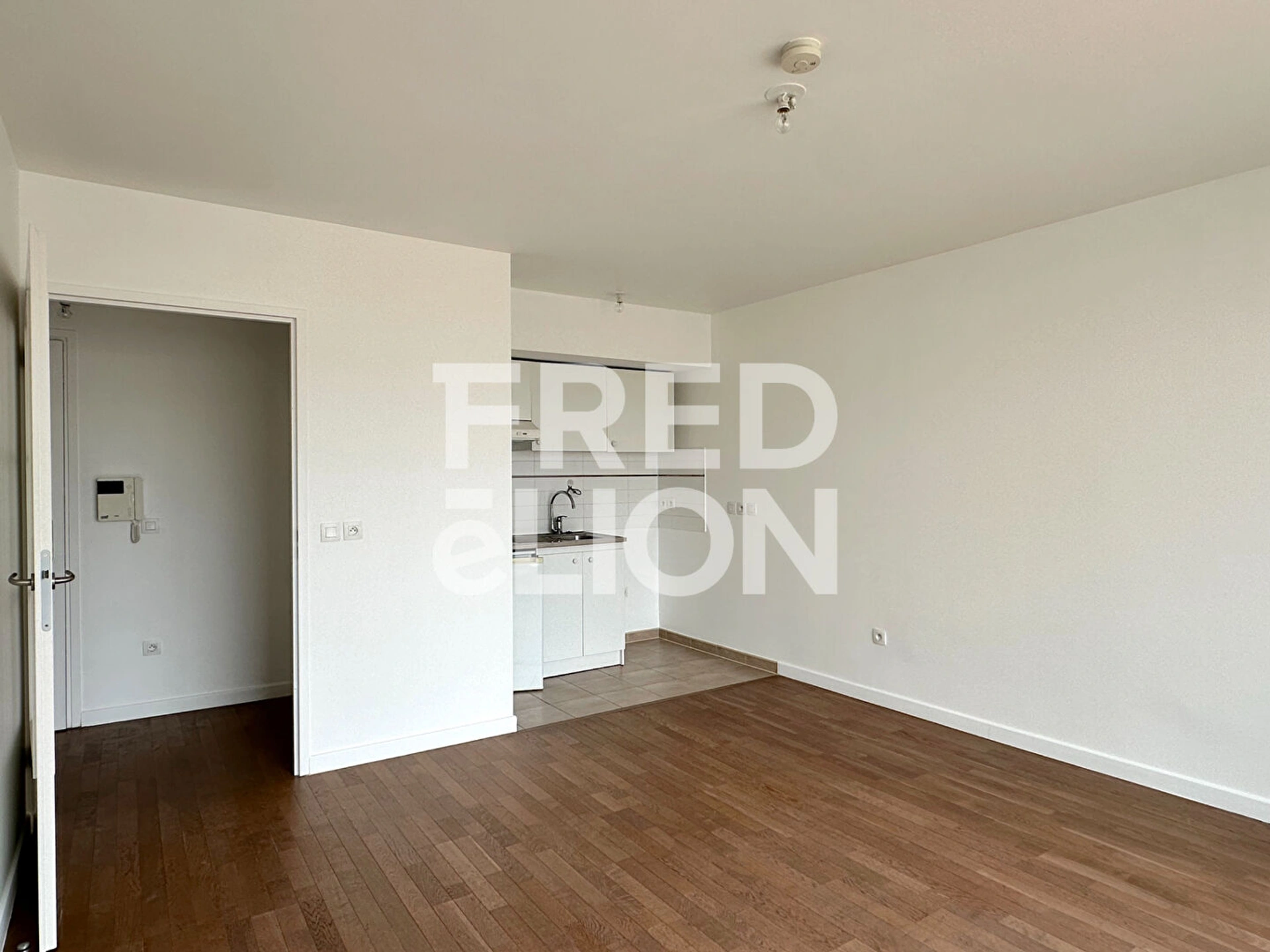 F2 loué vide - Montrouge - Place Jules Ferry 5