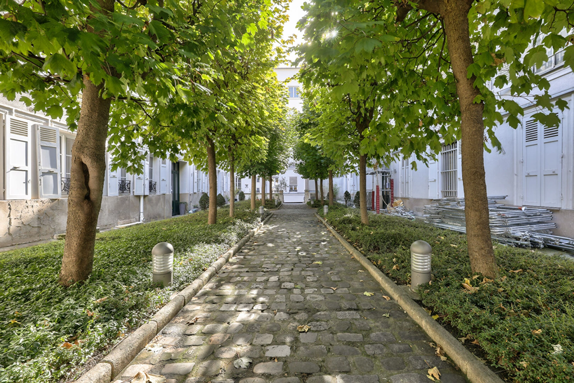 PARIS 8E - GEORGE V 16