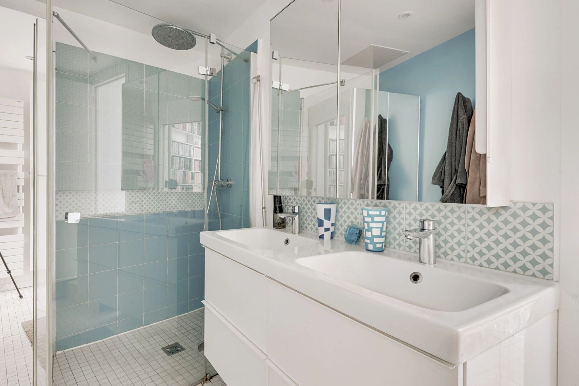 PARIS 15E - COMMERCE 11