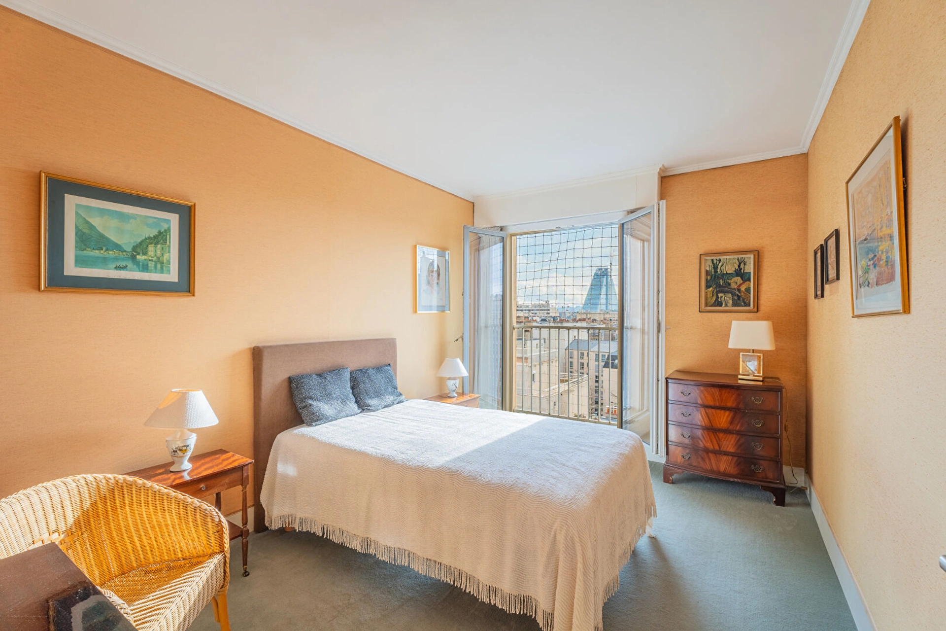 PARIS 15E - COMMERCE 6