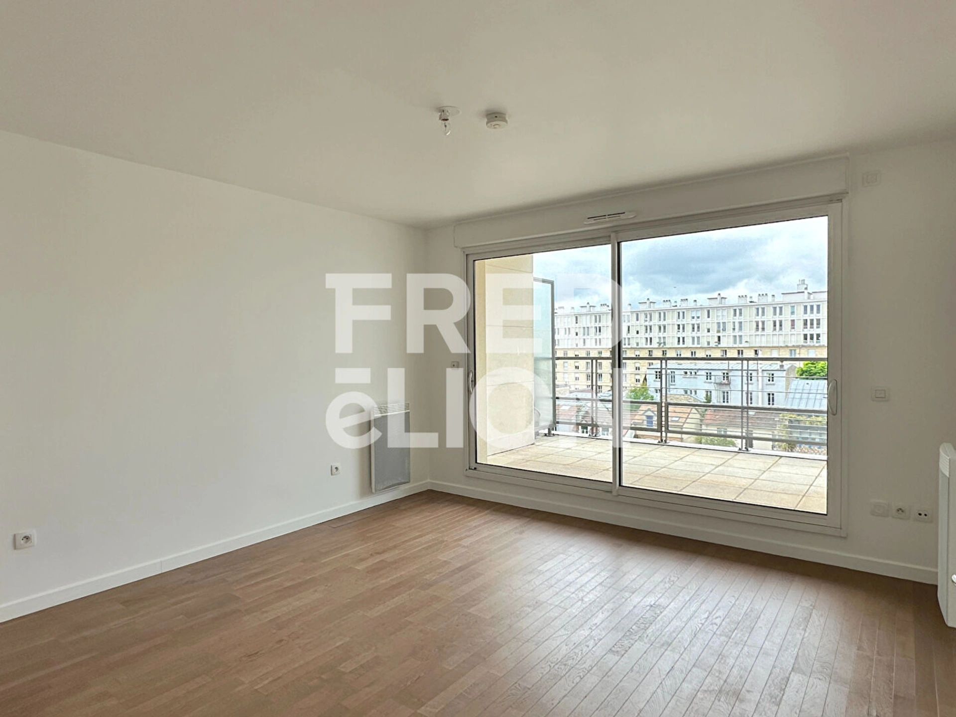 F2 loué vide - Montrouge - Place Jules Ferry 2