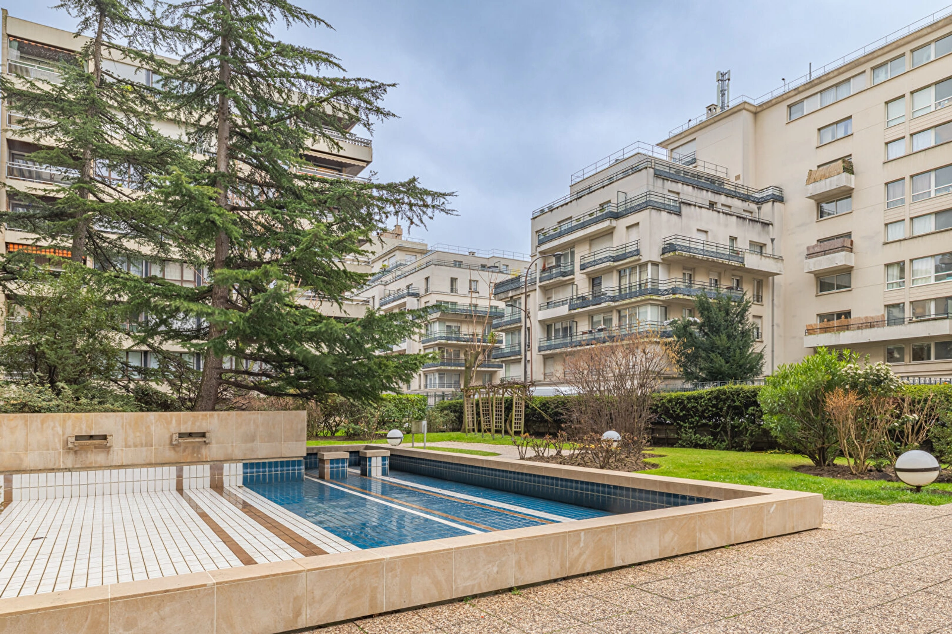 PARIS 15E - Rue de l'Église 10